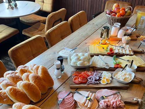 Gedekte tafel bij Happy Alphen